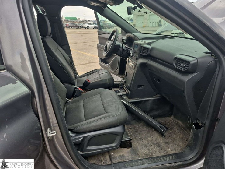 2020-ford-explorer-image-29