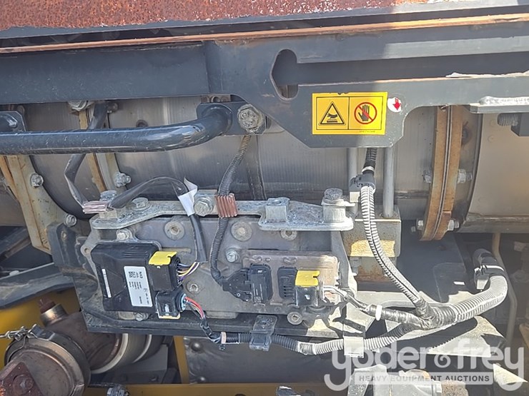 2015-komatsu-pc490-lc-11-image-102