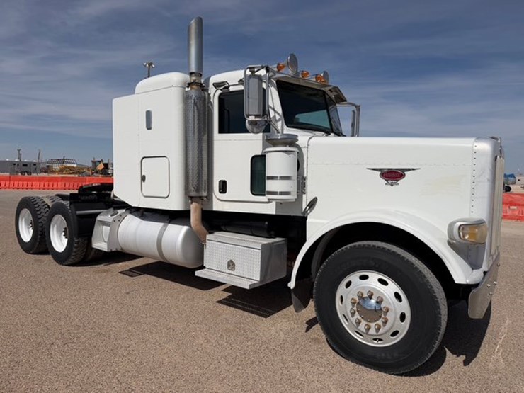 2009-peterbilt-388-image-3