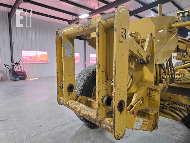 2006-caterpillar-143h-image-13