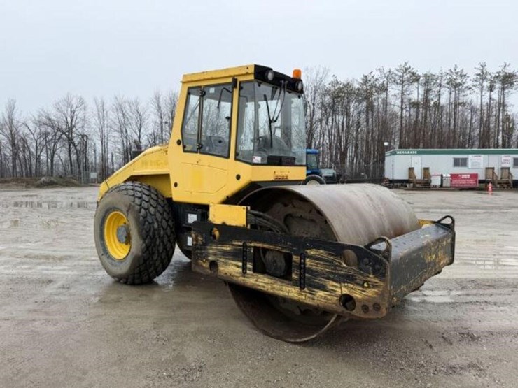 2011-bomag-bw211d-40-image-2