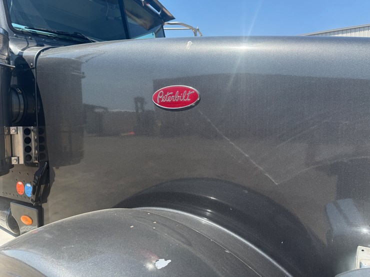 2009-peterbilt-367-image-8