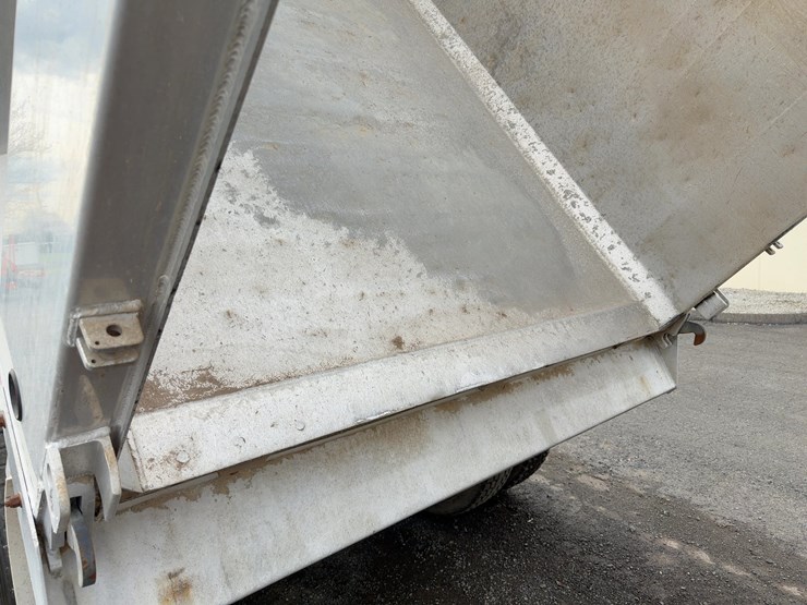 2015-peterbilt-567-image-26