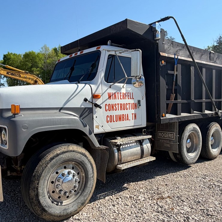 #31925 • 1999 INTERNATIONAL TRI-AXLE DUMP TRUCK