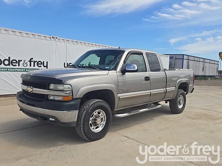 2002-chevrolet-silverado-2500hd-image-1