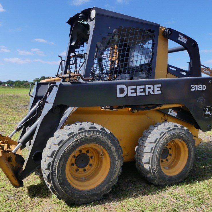 DEERE 318D