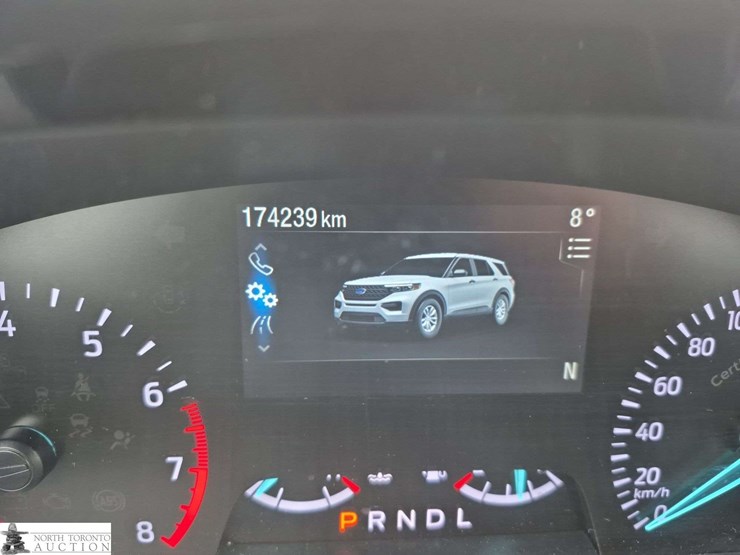 2020-ford-explorer-image-19