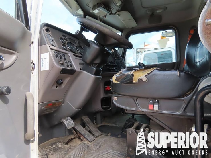 2012-peterbilt-365-image-6