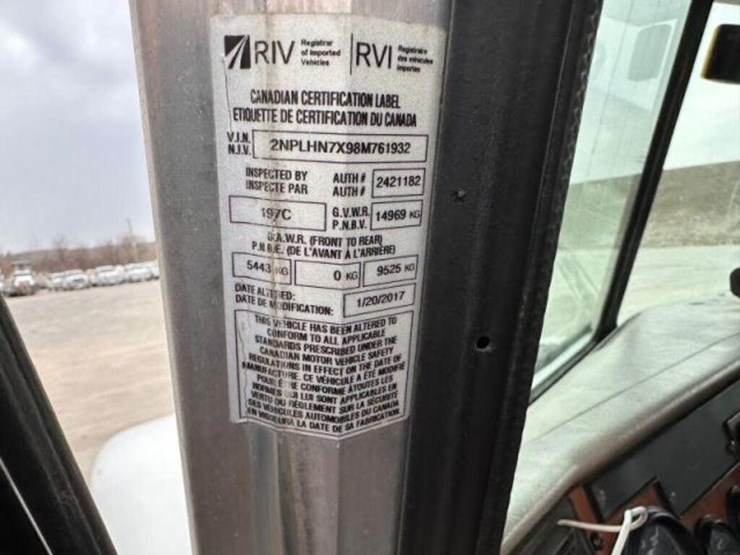 2008-peterbilt-335-image-18