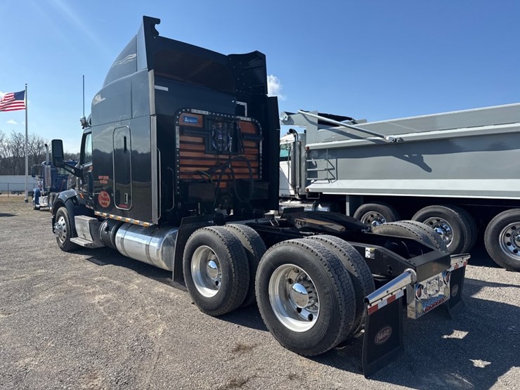 2018-peterbilt-579-image-4