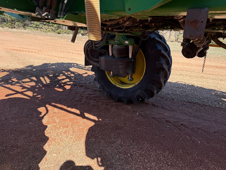 2015-john-deere-r4038-image-22