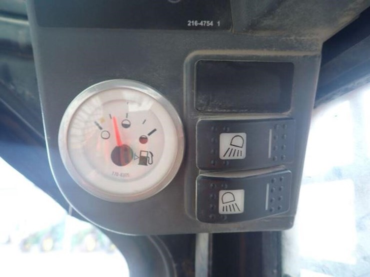 2010-caterpillar-232b-image-19