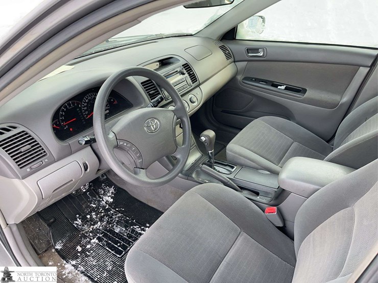 non-operable-2005-toyota-camry-4dr-sedan-image-26