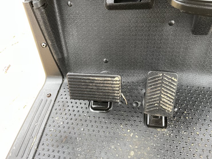 #605-•-ez-go-rxv-electric-golf-cart-image-13