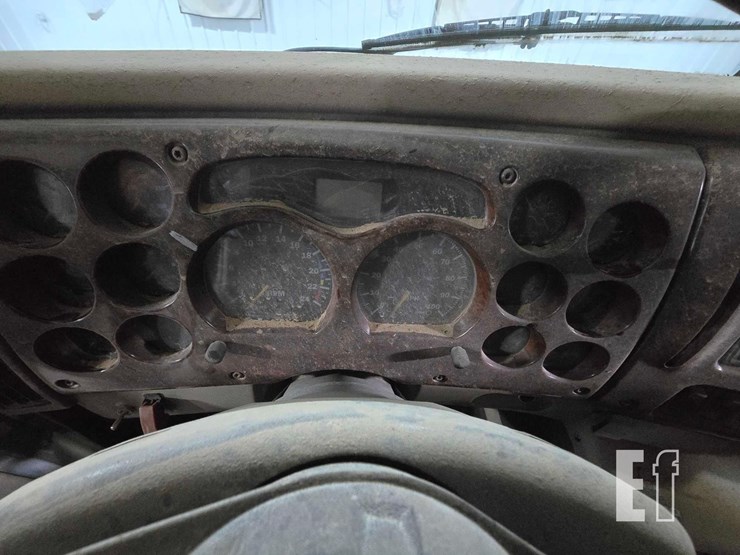 2004-mack-vision-cx613-image-12