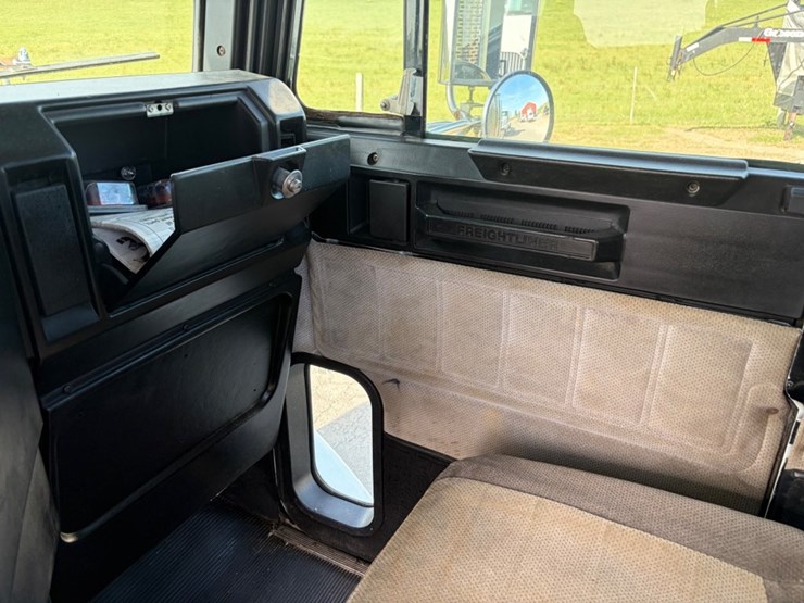 #31768-•-1998-freightliner-single-axle-truck-tractor-image-18