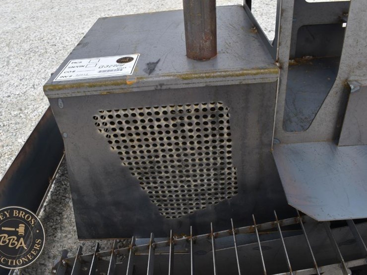 caterpillar-dozer-lawn-ornament-42914-image-6