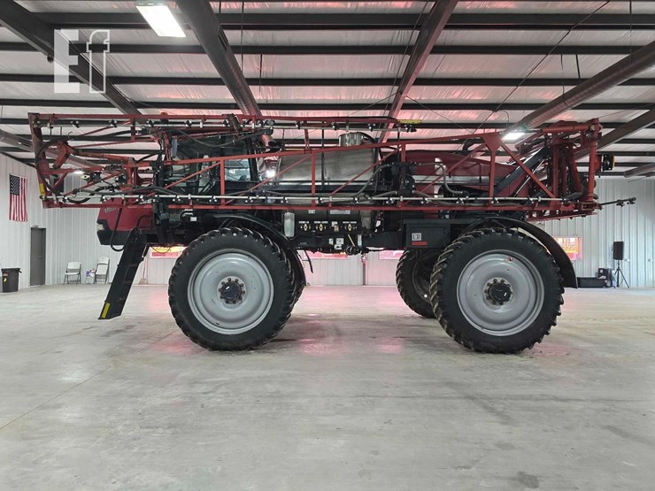 case-ih-patriot-3330-image-5