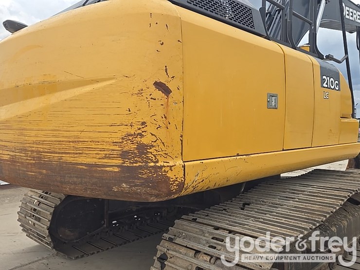 2017-deere-210g-lc-image-112