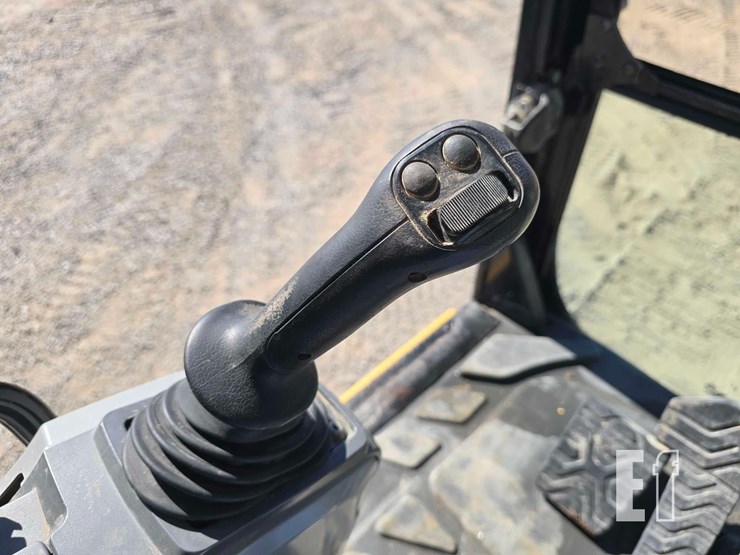 2019-caterpillar-325flcr-image-18