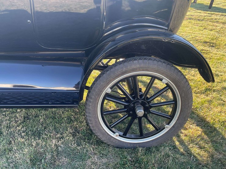 1917-model-t-touring-image-47