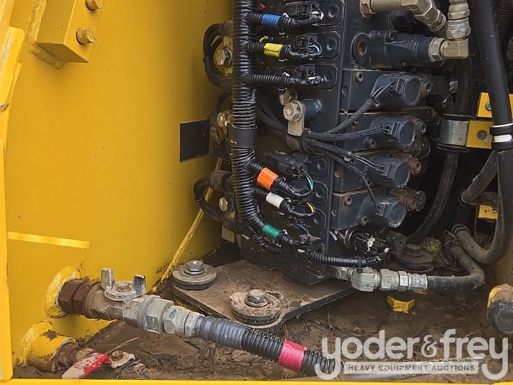 2014-komatsu-d61px-23-image-52