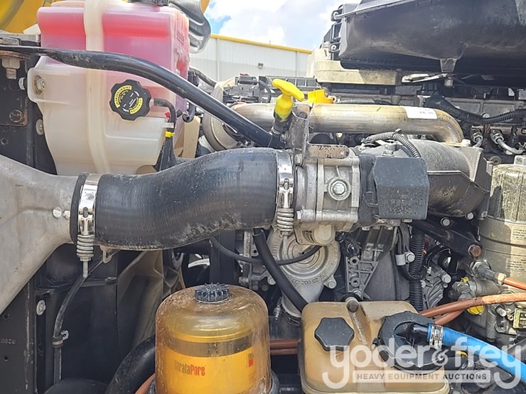 2012-freightliner-cascadia-125-image-61