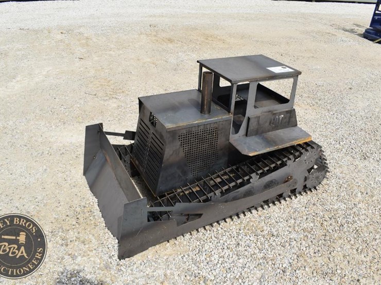 caterpillar-dozer-lawn-ornament-42929-image-2