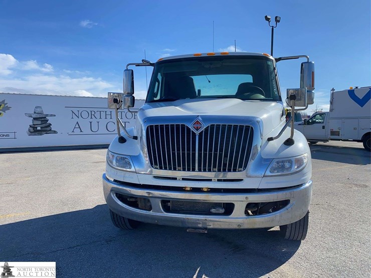 2017-international-durastar-4300-image-2