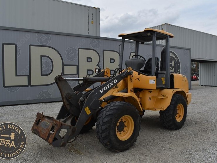 2015-volvo-l30g-image-1