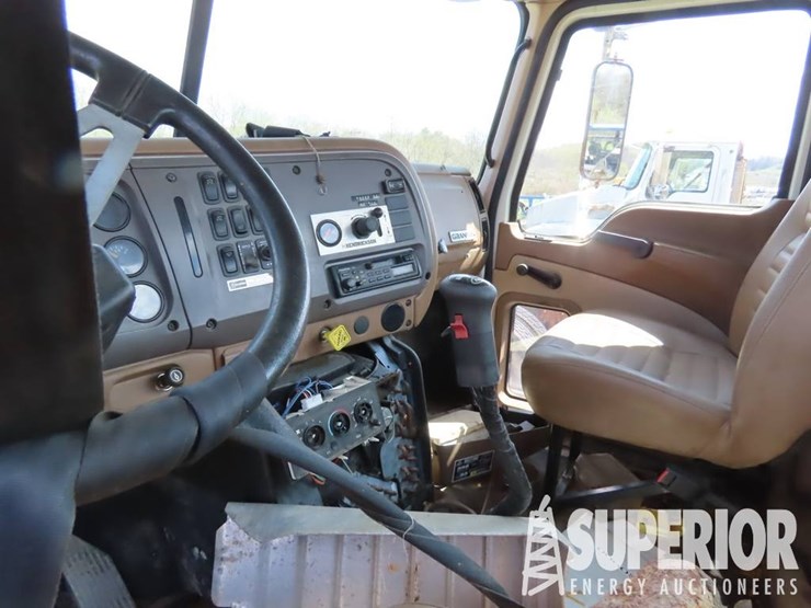 (x)-(6-6)-2003-mack-cv713-3-axle-cab-&-chassis,-vi...-image-7