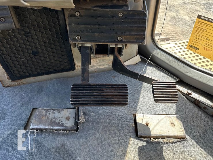 2011-caterpillar-d6t-image-20