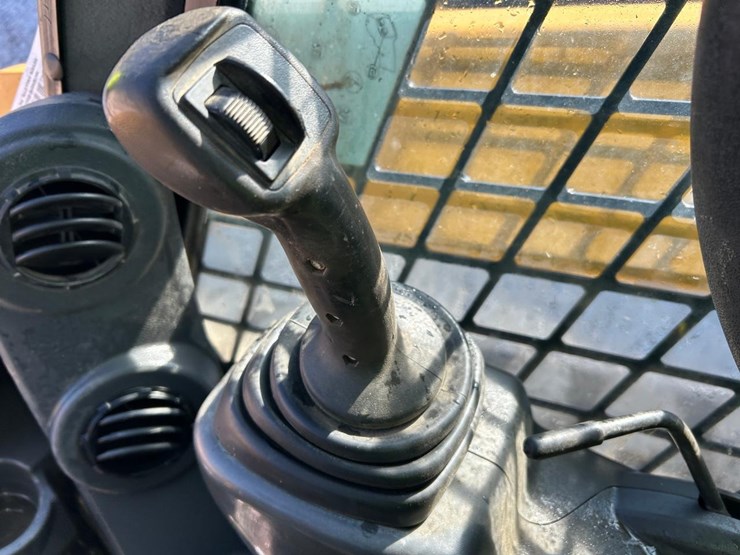 2015-caterpillar-289d-image-23