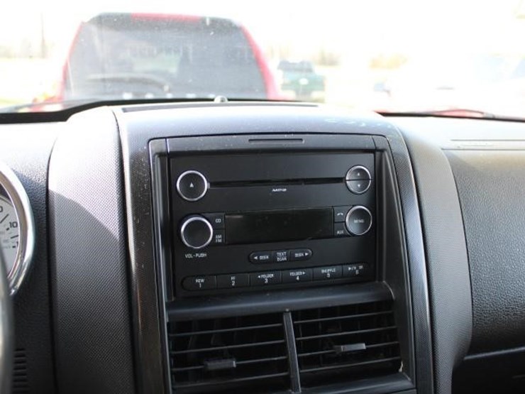2010-ford-explorer-xlt-image-11