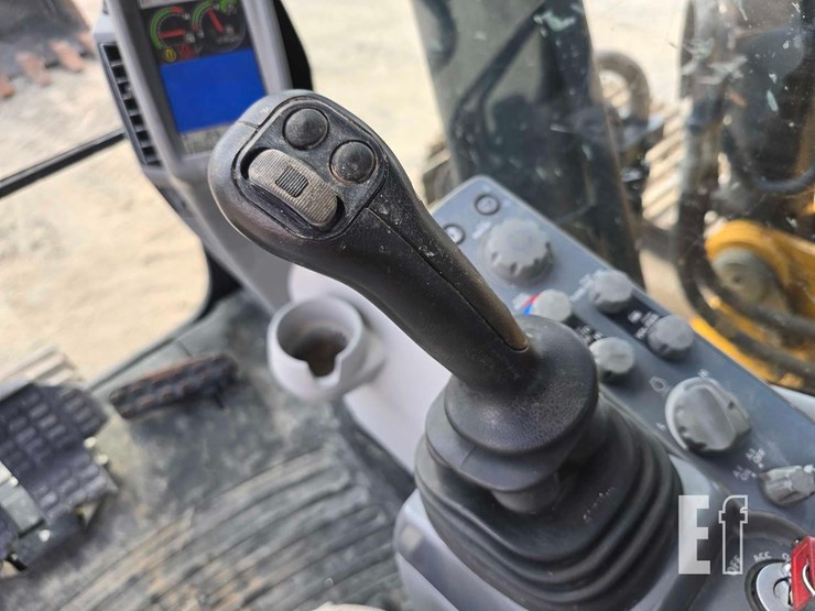 2018-deere-350g-lc-image-18