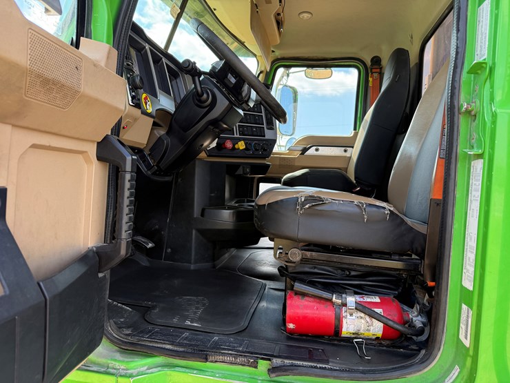 2019-mack-pinnacle-image-9