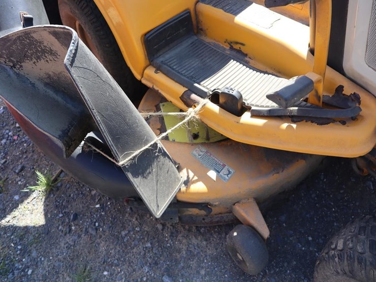 cub-cadet-riding-tractor-image-13