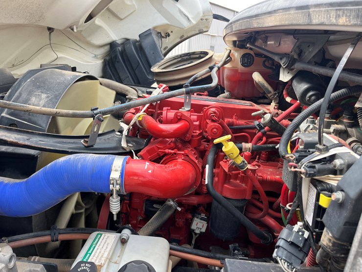 2020-freightliner-m2-106-image-9