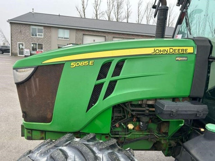 2016-john-deere-5085e-image-38