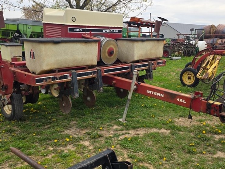 international-800-image-1