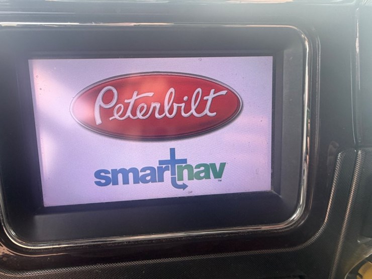2019-peterbilt-567-image-43