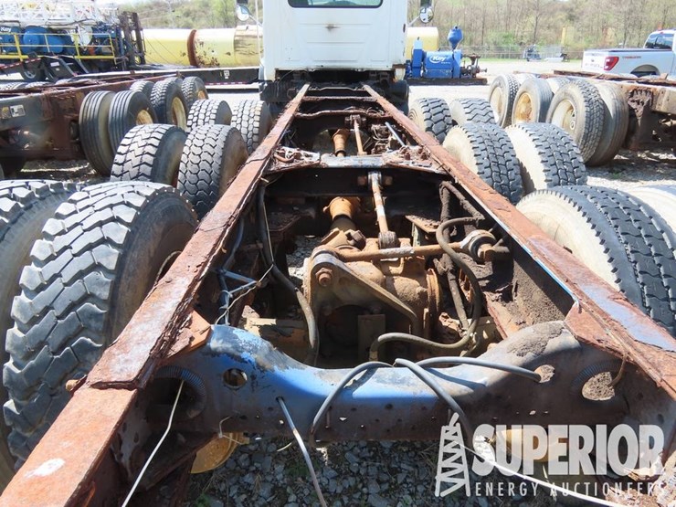 (x)-(6-7)-2003-mack-cv713-3-axle-cab-&-chassis,-vi...-image-5