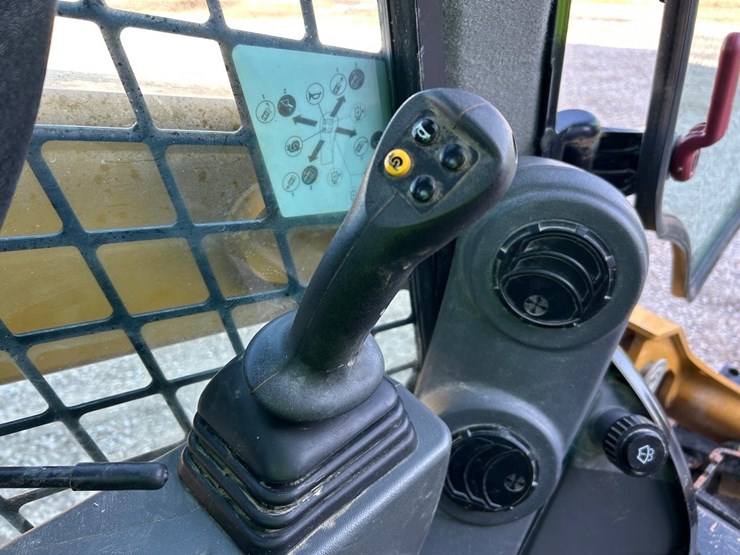 2023-caterpillar-259d3-image-25