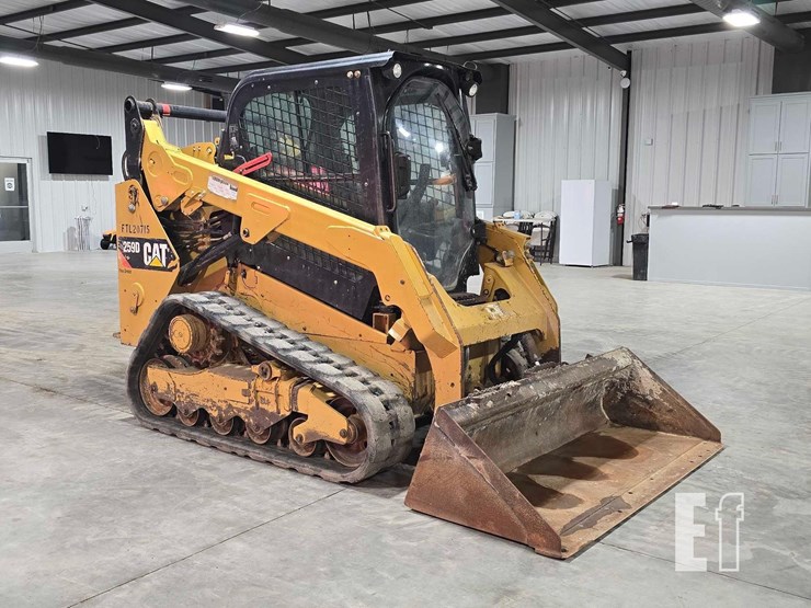 2018-caterpillar-259d-image-2