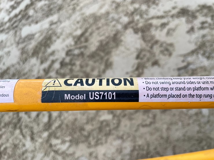 #3949-•-(2)-rolling-metal-carts-image-5