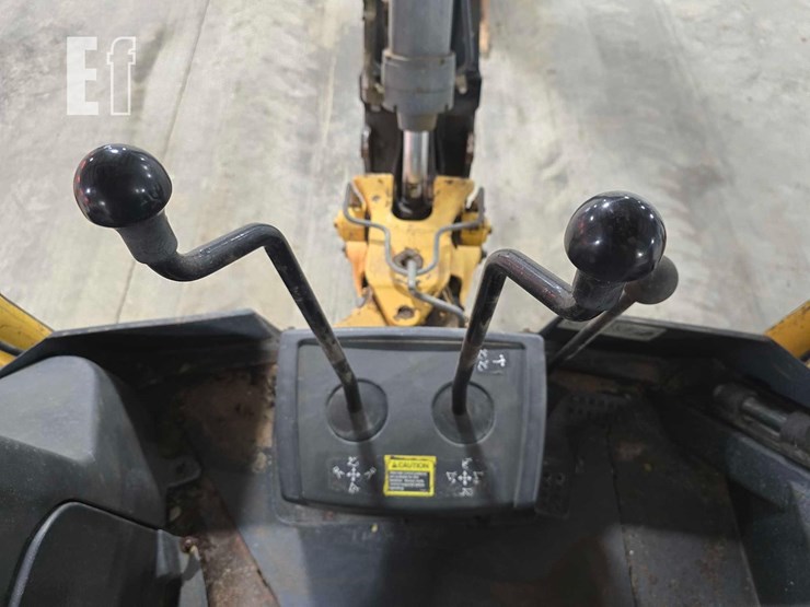 2011-deere-310j-image-25