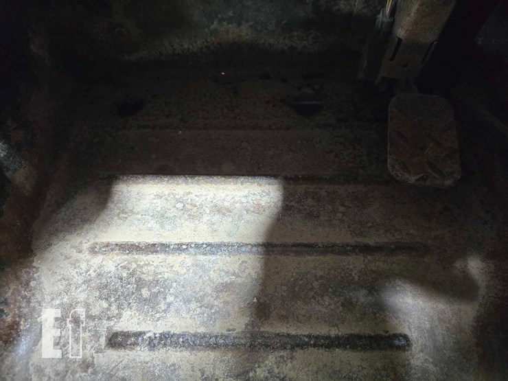 2015-caterpillar-259d-image-14