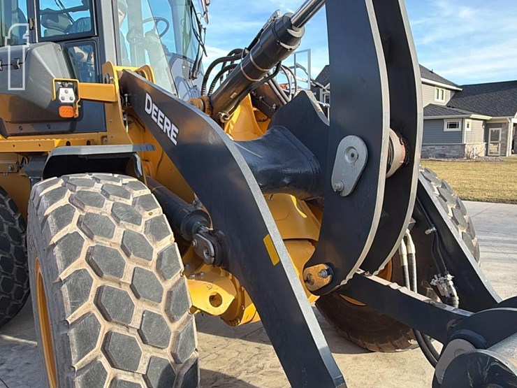 2024-deere-624-p-tier-image-18