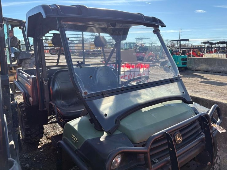 john-deere-825-image-1