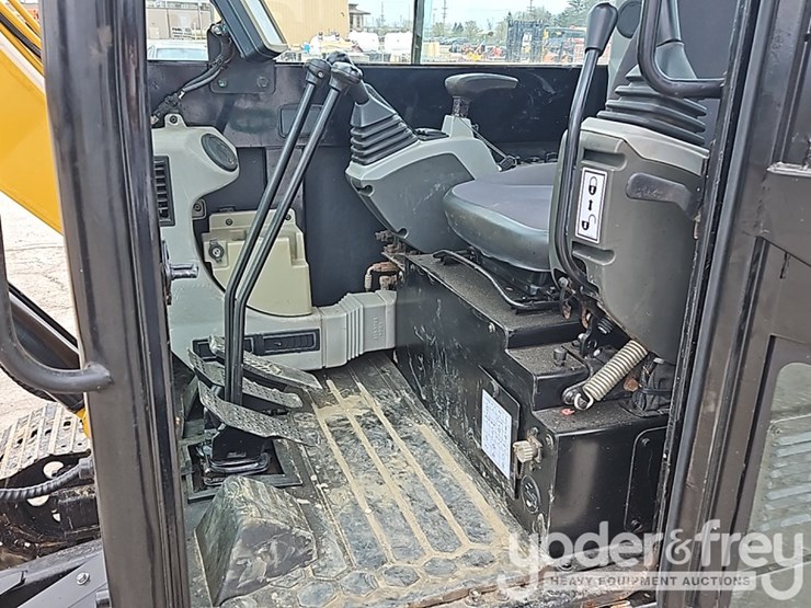 2018-caterpillar-305.5-image-43